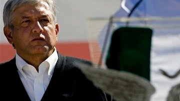 López Obrador se perfila como el principal contendiente del candidato del status quo Enrique Peña Nieto.