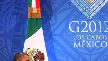 Felipe Calderón Hinojosa (d) habla con su par de EEUU, Barack Obama (i), ayer,  en rueda bilateral en Los Cabos,  Baja California.