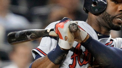 Jason Heyward ayudó a los Bravos con dos hits y dos carreras impulsadas.