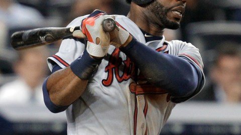 Jason Heyward ayudó a los Bravos con dos hits y dos carreras impulsadas.