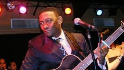 Anthony Santos supuestamente plagió las canciones "Mensaje" y "Mi Triste Carta", de la autoría de Ney Nilo, y que han dado origen al caso judicial.