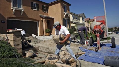 Los fondos pueden ser utilizados para pintar adentro a fuera de la casa, drenaje, instalaciones eléctricas y otras mejoras.