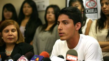 Justino Mora, estudiante de UCLA estuvo en  CHIRLA donde se hizo un llamado a empezar a documentar su presencia en el país.