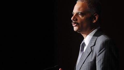 El fiscal general Eric Holder enfrenta críticas en el bando republicano.