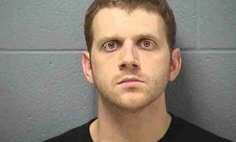 Brandon Bergthold, residente de Frankfort, se declaró culpable ayer por solicitar los servicios sexuales de una menor.