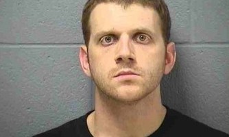 Brandon Bergthold, residente de Frankfort, se declaró culpable ayer por solicitar los servicios sexuales de una menor.