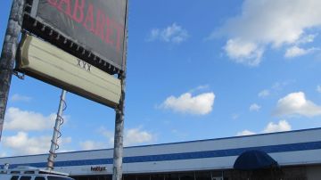 El Cabaret Scores, en Houston, en cuyo estacionamiento se registró un tiroteo y asesinato múltiple la madrugada del 20 de junio de 2012.