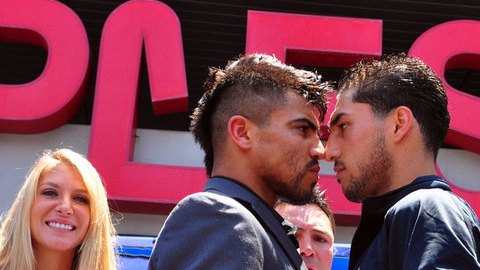 Cara a cara, Víctor Ortiz (izq.) y Josesito López presentan su pelea de mañana en el Home Depot Center.