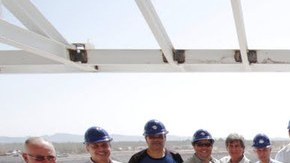 Directivos de la Serie del Caribe visitan el estadio en construcción en Hermosillo, sede de la final de la Serie del Caribe.