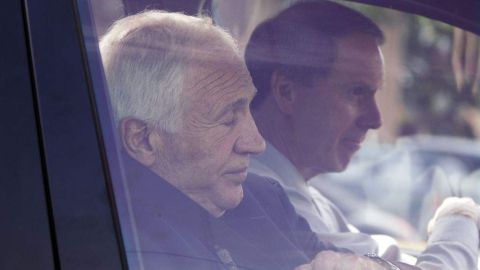 Sandusky, exentrenador adjunto del equipo de fútbol de la Universidad de Penn State.