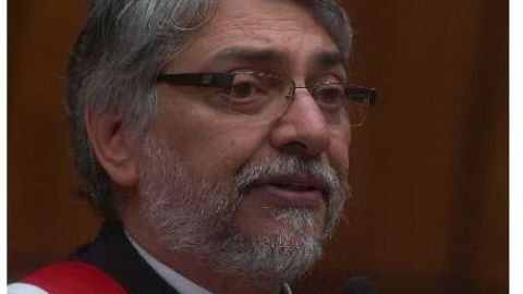 El presidente de Paraguay, Fernando Lugo acata la destitución del Senado.