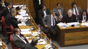 Los legisladores admitieron las acusaciones de la cámara de diputados contra Fernando Lugo, presidente de Paraguay.