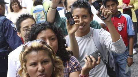 El 70% de la telefonía móvil en México está dominada por el magnante Carlos Slim y Telcex, su imperio.