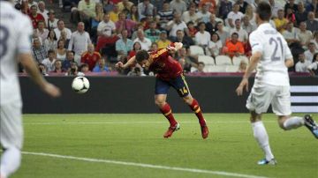 Xabi Alonso marcó de cabeza el 1-0 contra Francia durante el encuentro de cuartos de final de la Eurocopa 2012.