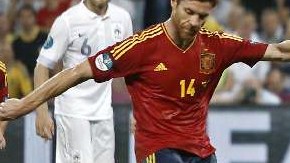 Xabi abrió la cuenta a los 19 minutos en un partido en el que los campeones europeos y mundiales impusieron un control del balón frente a una Francia timorata y sin ideas.