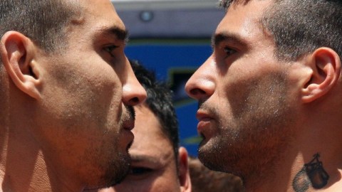 Un confiado Humberto Soto (izq.) desafía a Lucas Matthysse para su pelea de hoy en el Staples Center.