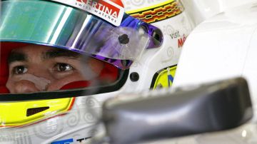 Sergio Pérez a bordo de su bólido en las prácticas de ayer. El 'Checo' arrancará en el decimoquinto lugar en el Gran Premio de Europa.
