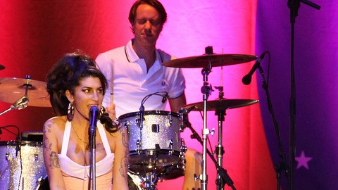 El libro del padre de Amy Winehouse sobre su hija se publica el martes.