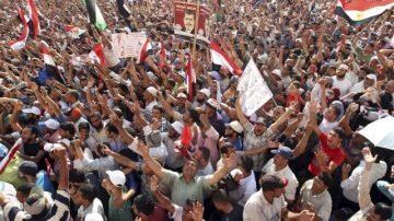 Seguidores de Mursi celebran en la plaza Tahrir de El Cairo, Egipto.