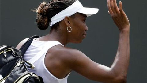 Venus se despide de los aficionados en el All England Club.
