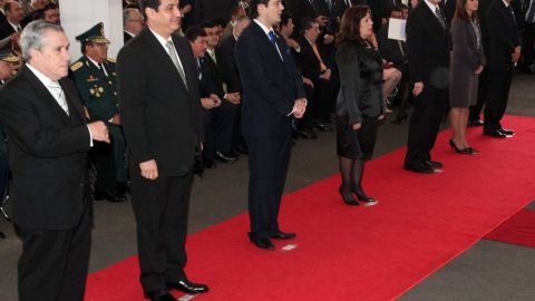 La juramentación de  nueve ministros, la mayoría del Partido Liberal, se produjo hoy  justo cuando estaba concluyendo una rueda de prensa de Lugo tras la reunión de un gabinete paralelo que, dijo, se encargará de "monitorear" a los nuevos titulares.