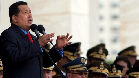El mandatario venezolano Hugo cuando suspendía el suministro de petróleo a Paraguay en rechazo a la desitución de Lugo.