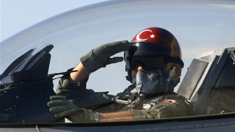 El presidente turco Abdullah Gul mencionó que la maniobra aérea quizá violó involuntariamente el espacio sirio.