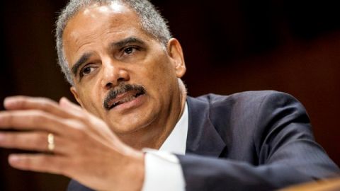 Eric Holder declaraba su disposición a negociar acuerdo con Congreso para impedir una 'crisis constitucional' por 'Rápido y Furioso'.