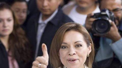 Josefina Vázquez Mota, piden que se investiguen los fondos que recibió para inmigrantes. (La Raza).