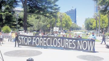 Decenas llegan al Capitolio a exigir una moratoria por tres años a todos los embargos y desalojos en California para salvar casas, familias y comunidades.