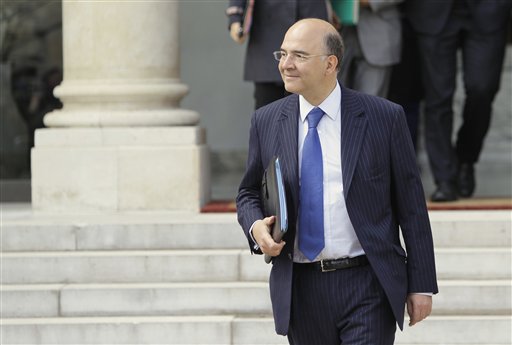 El ministro francés Pierre Moscovici se muestra receptivo a la idea de crear eurobonos de deuda.