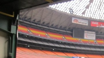 El icónico estadio  en Reliant Park se mantiene deteriorado  desde su cierre en el  2009.