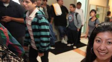 Tras la preparatoria,  Chabelas  busca la superación a través de la educación.