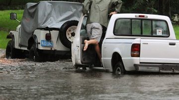 Debby aún mantiene a 11 mil personas sin electricidad en Florida.
