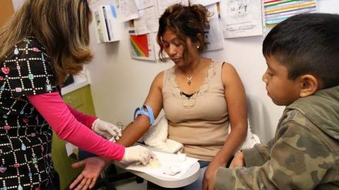 Fiscales de 26 estados impugnan en especial el requisito de obligatoriedad de las pólizas de seguro médico a la población.