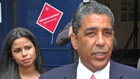 Adriano Espaillat usó su corbata de la buena suerte y dijo que había sido muy elogiada en su campaña.