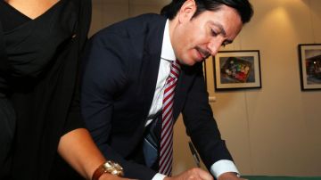Firma del convenio de colaboración entre los consulados de México y Centroamérica en Los Ángeles y el DOL