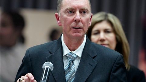 John Deasy, superintendente educativo.