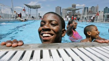 Las piscinas públicas en la ciudad de Nueva York estarán abiertas hasta el 3 de septiembre.