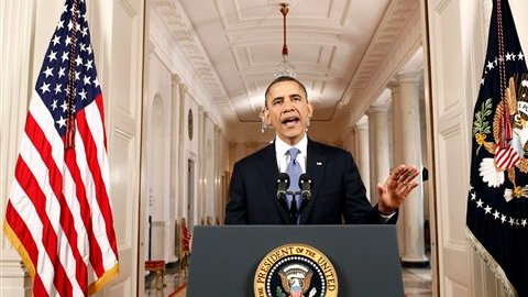 Imagen del presidente en el ala este de la Casa Blanca tras conocer el veredicto de los ministros.