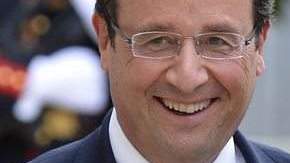 Francois Hollande recibe a  Ángela Merkel,  ayer.