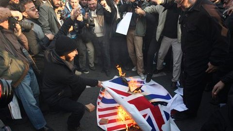 La ruptura se dio debido a la irrupción de radicales iraniés en la embajada del Reino  Unido.