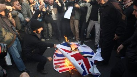 La ruptura se dio debido a la irrupción de radicales iraniés en la embajada del Reino  Unido.