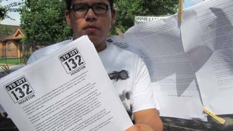 Un integrante de #YoSoy132-Houston.