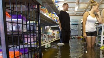 Más de 100 casas y negocios resultaron inundados.