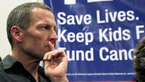 Lance Armstrong encara una crisis tan delicada como el cáncer.