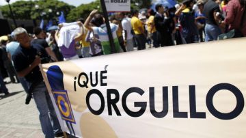Decenas de personas se manifiestaban  frente al Tribunal Supremo de Justicia (TSJ), de Venezuela, en apoyo al canal privado Globovisión.