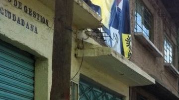 Saúl Rojas junto a su hija y su nieta cuando iban de camino a la casilla.