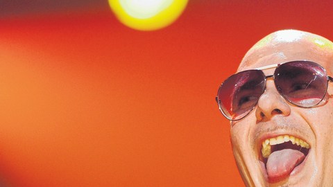 Pitbull, quien reside en Miami y cuyo nombre verdadero es Armando Christian Pérez, parece estar tomándose el concurso con buen ánimo ahora que se encuentra de gira por Europa.