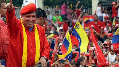 El presidente, Hugo Chávez, preside la caravana del inicio de campaña que comienza en el Estado Carabobo (Venezuela).